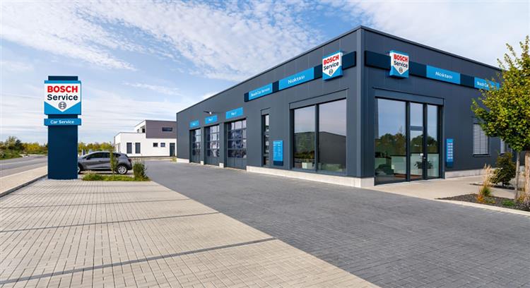 Mevsim 1 Otomotiv Hakkında